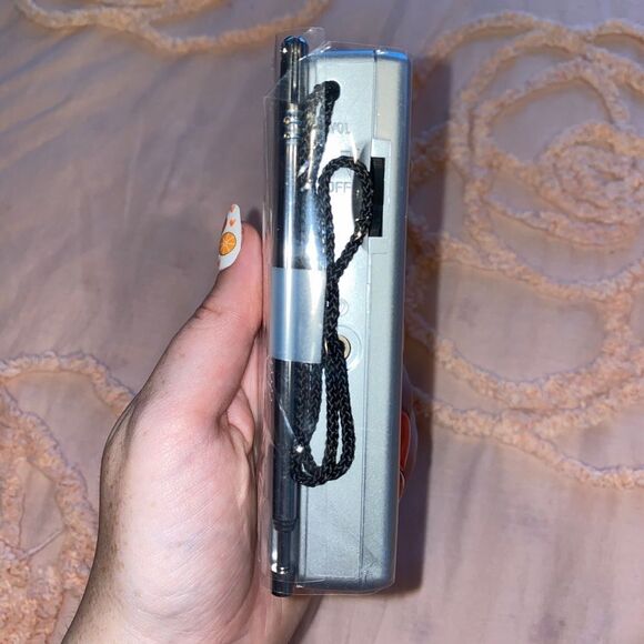 NEW Sony ICF-S10MK2 Pocket AM/FM Battery Powered Radio Silver - Picture 6 of 7